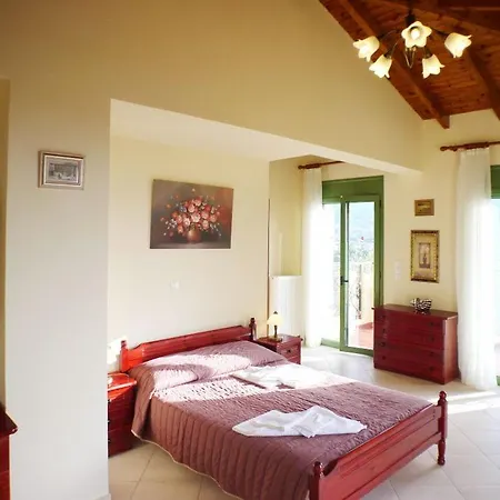 Villa Kato Sleeps 6 *